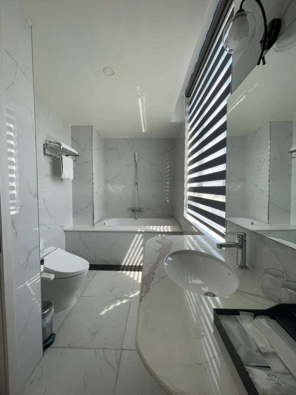 Lotus Hotel & Apartment Hai Phong Exteriér fotografie