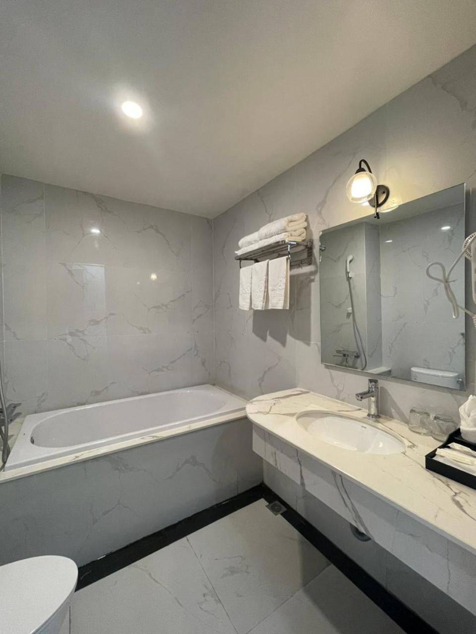 Lotus Hotel & Apartment Hai Phong Exteriér fotografie
